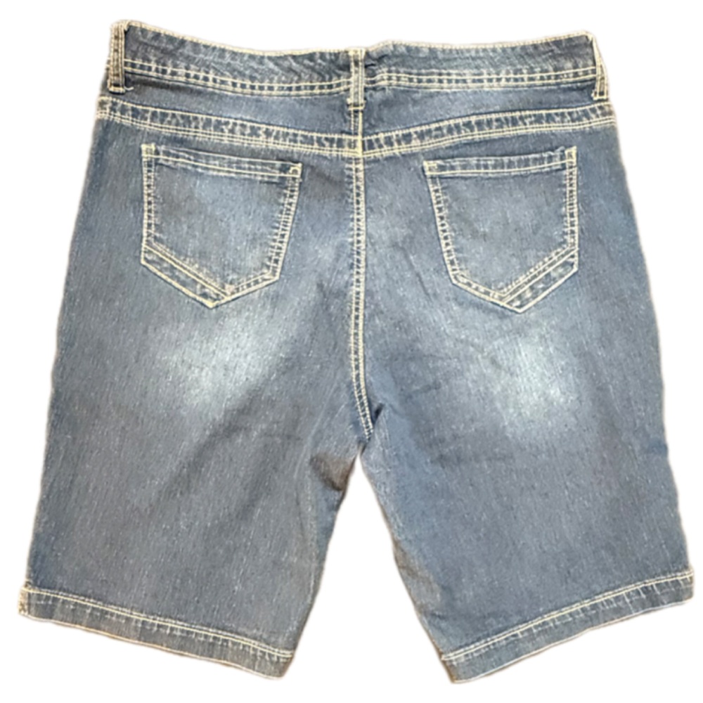 Nine West Denim Shorts – Casual Cool Summer Vibe - Picture 2 of 3